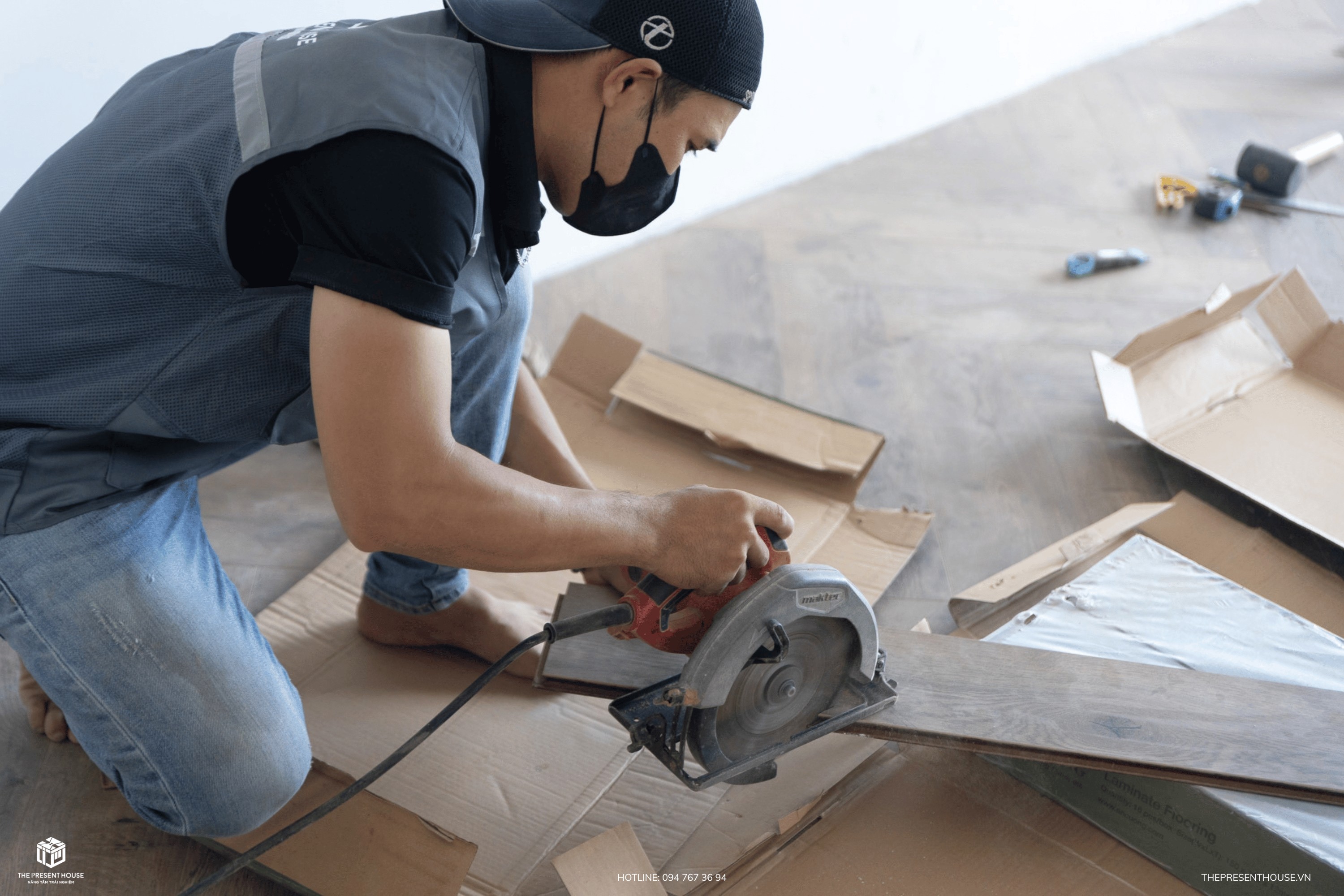 tph-thi-cong-noi-that-can-ho-tho-cat-san-go-bang-may-cua-dia