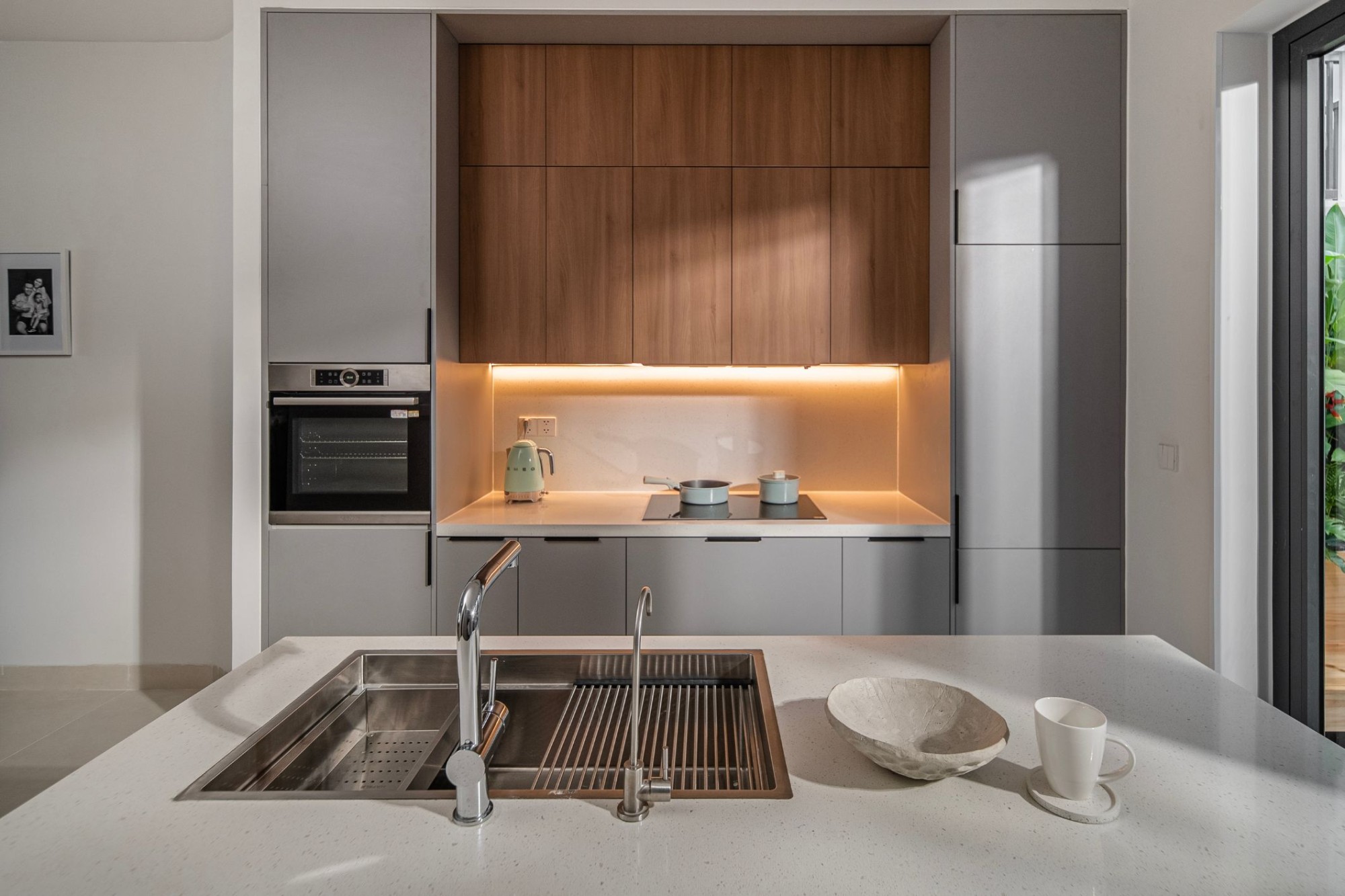 Thiết Kế Và Thi Công Tủ Bếp Tối Giản Minimalism Tại Nha Trang – Nét Đẹp Thanh Lịch Cho Không Gian Bếp Hiện Đại
