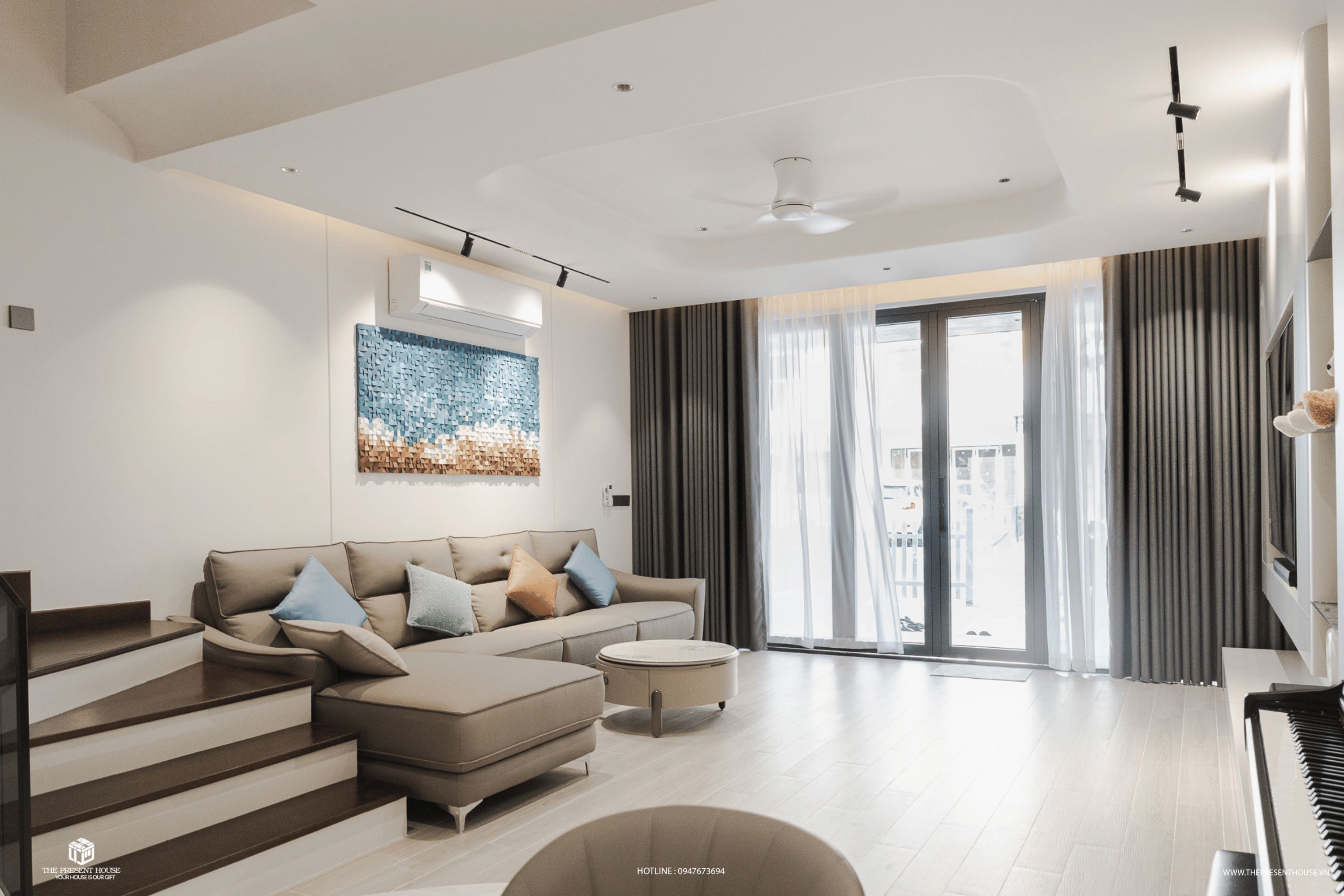 phòng khách phong cách Modern minimalism đón nhiều ánh sáng tự nhiên